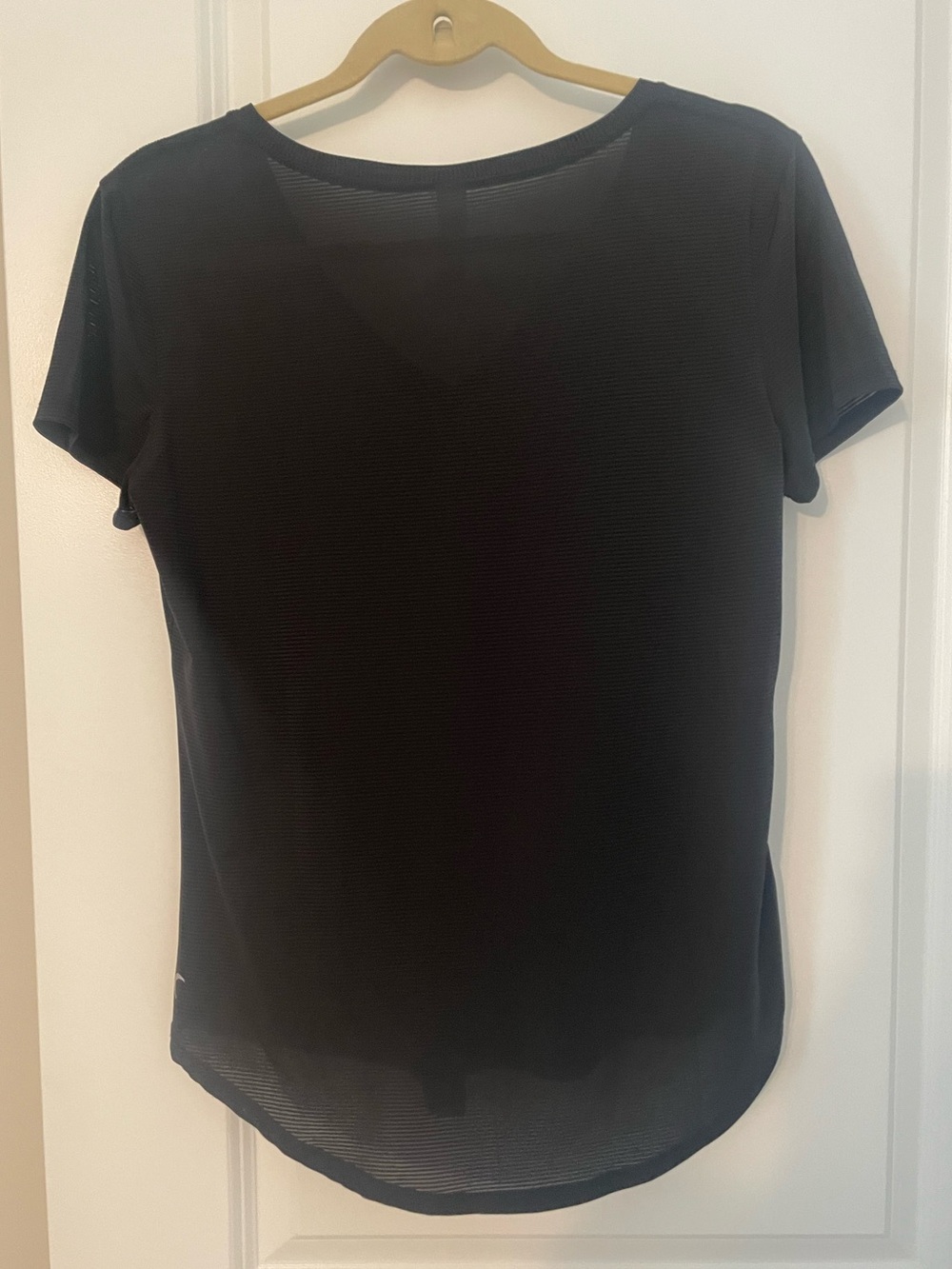 Zyia Black Wanderer Short Sleeve V-Neck Lightweight Tee Sz M - Picture 2 of 4